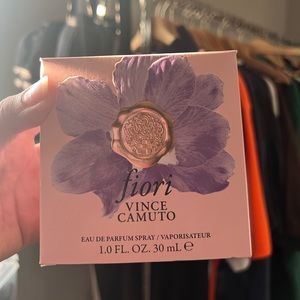 Vince camuto fiori brand new